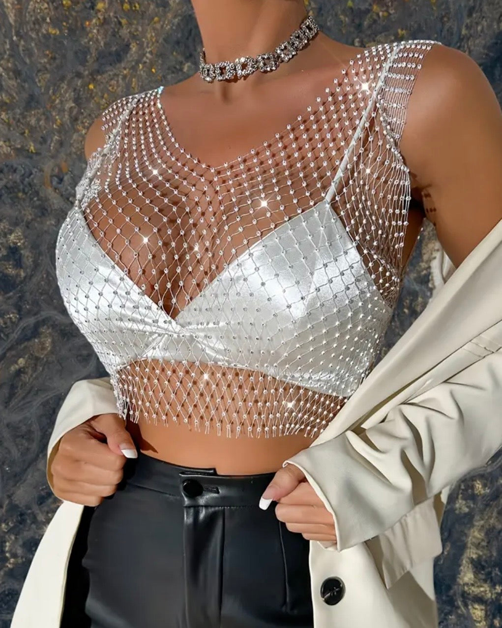 Elisyn — Eleganza che vibra sotto ogni sguardo
