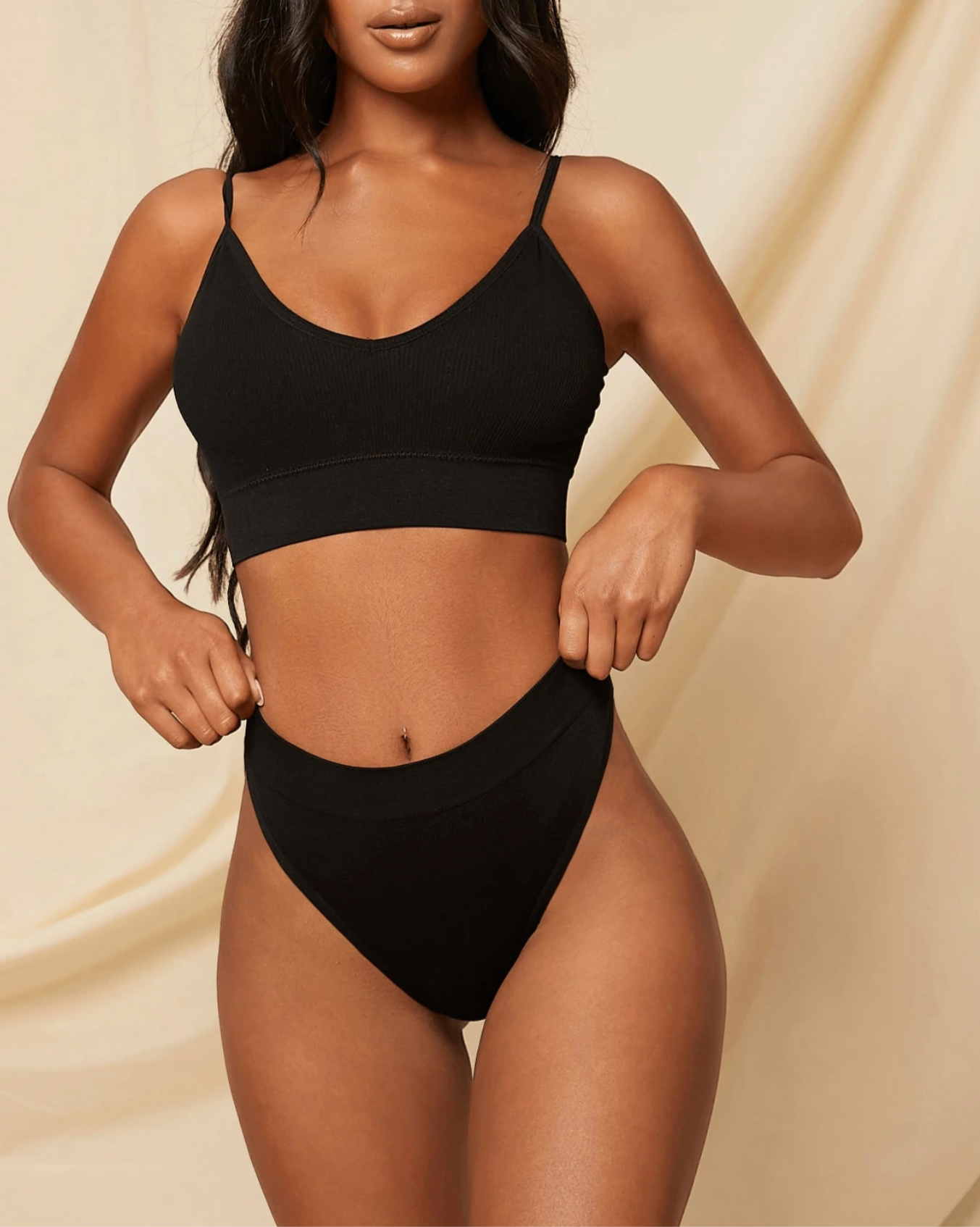 Black Skin – Il Completo Nero Che Accarezza il Corpo