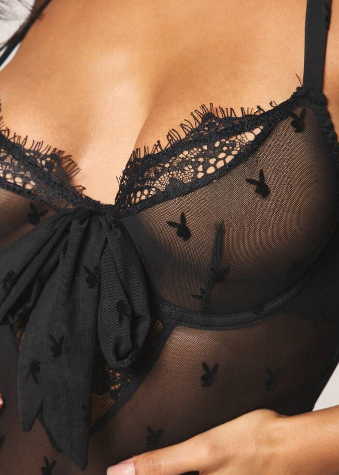 Notte Playboy – Trasparenze firmate dal desiderio