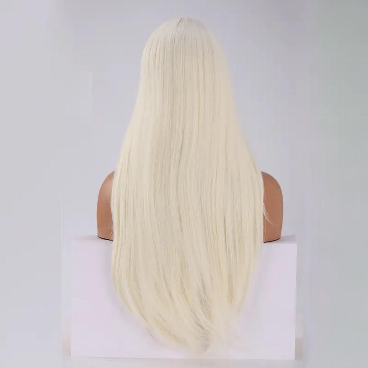 Miami Blonde – Una luce che incanta, un’eleganza che conquista