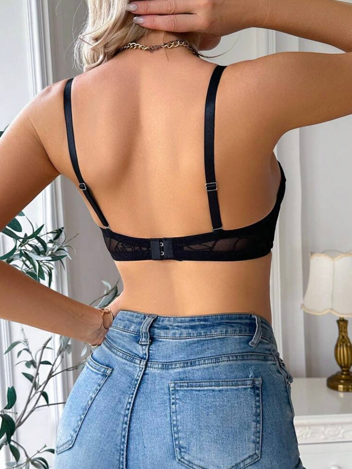 Reggiseno a Balconcino in Pizzo Nero – Sexy e Inevitable